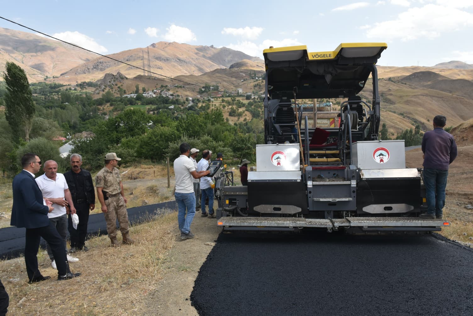 Hakkari Geçitli’de 10 kilometrelik yol asfaltlanıyor