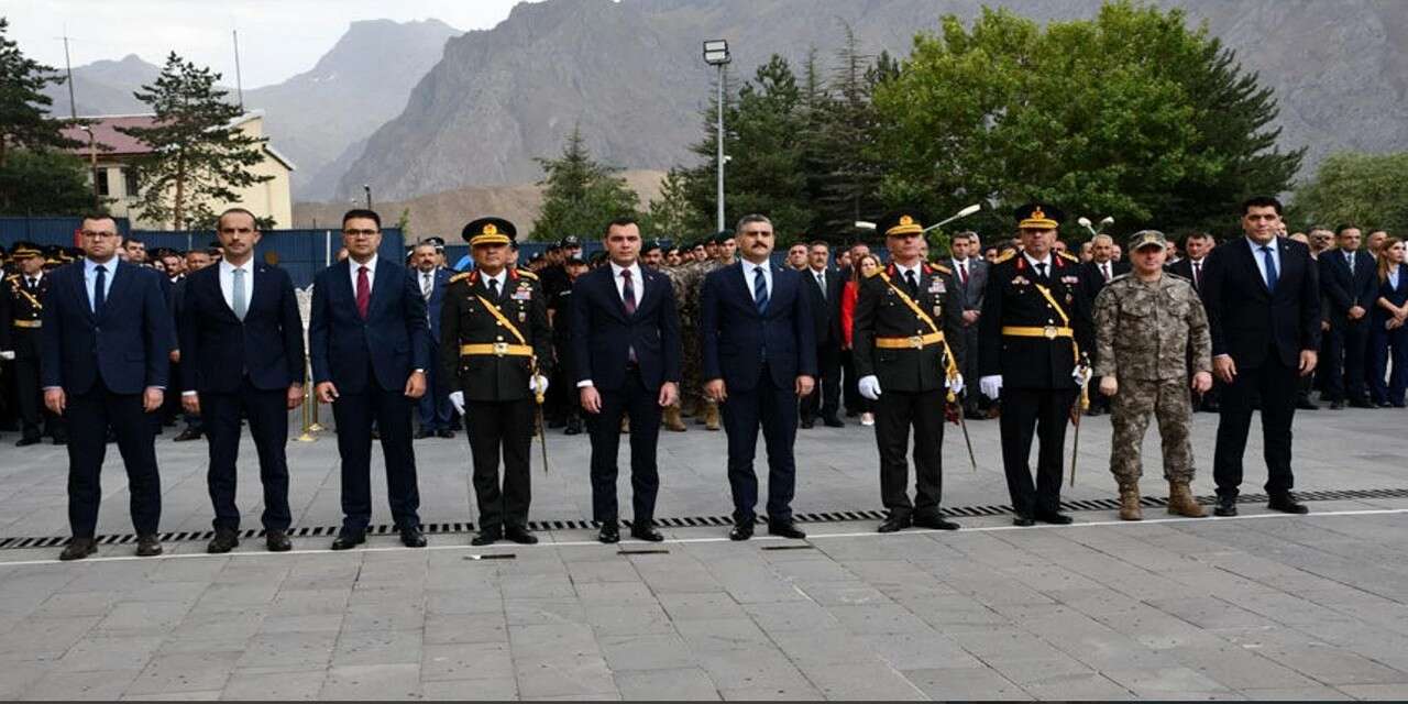 Hakkari’de Zafer Bayramı töreni düzenlendi