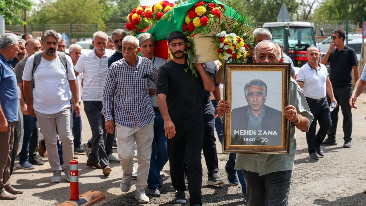 Siyasetçi Mehdi Zana son yolculuğuna uğurlandı