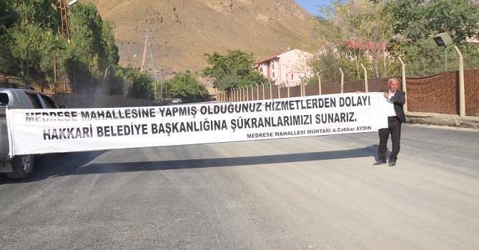 Muhtardan Belediye’ye Pankartlı Teşekkür