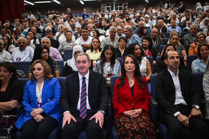 DEM Parti Kongresi: Hatimoğulları ve Bakırhan yeniden seçildi