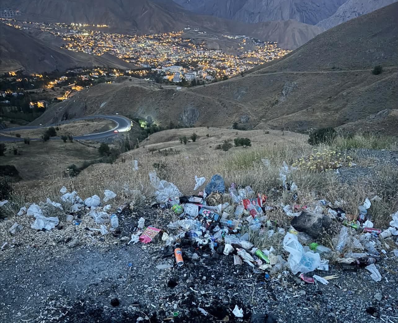 Hakkari'nin en güzel manzara noktalarından biri çöplüğe döndü