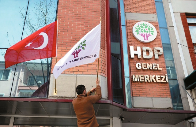 HDP'den revizyon yorumu: Tenzili rütbeler cemaatçi mi?