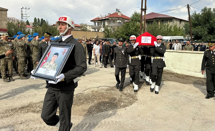 Şehit Asker Koparan Yüksekova'da toprağa verildi