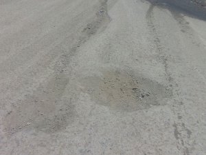 Hakkari'de daha bir yılını doldurmayan asfalt çöktü