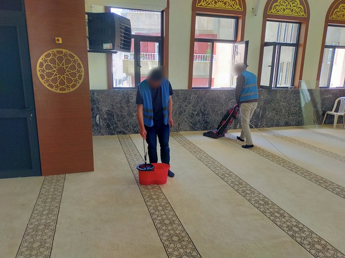 Hakkari’de denetimli serbestlik yükümlüleri, 23 cami ve 8 okulu temizledi