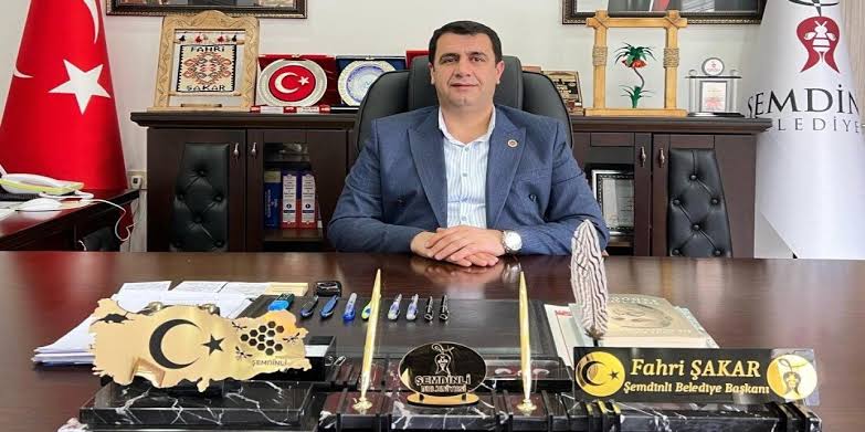 Şemdinli Belediyesi’nden Öğrencilere Kırtasiye, Giyim ve Ulaşım Desteği