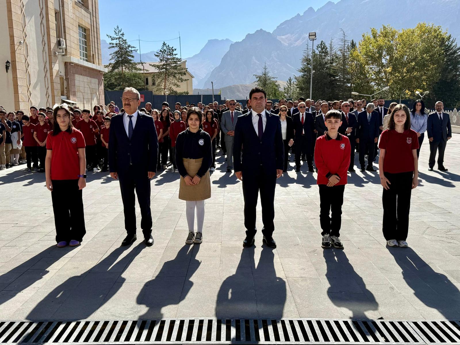 Hakkari’de yeni eğitim yılı törenle başladı