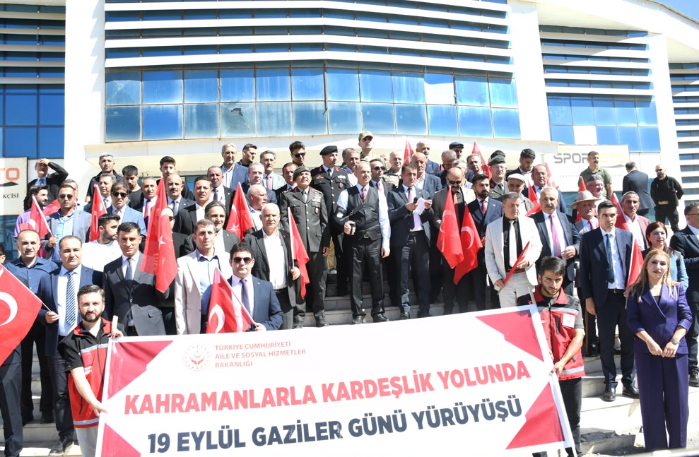 Hakkari’de Gaziler için Yürüyüş düzenlendi