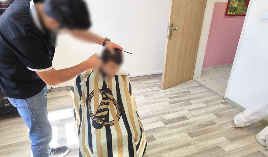 Hakkari'de hükümlüler öğrencileri tıraş etti