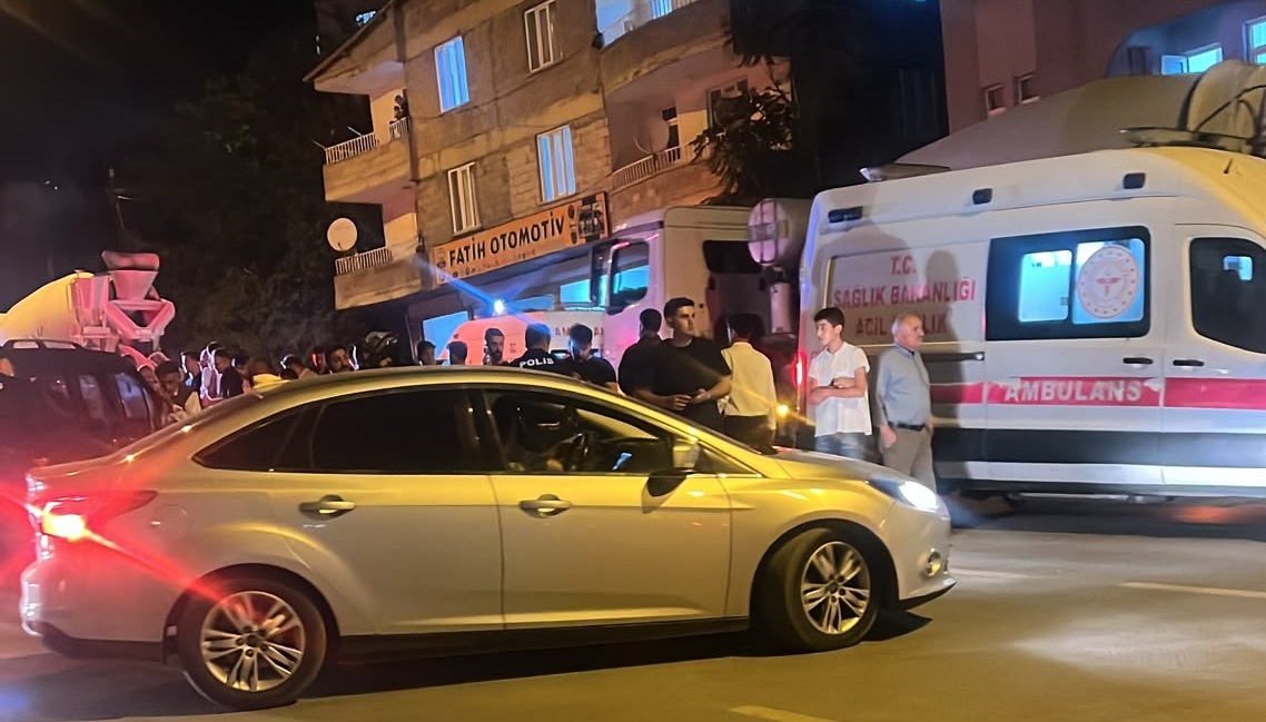 Hakkari’de feci kaza! Motosiklet sürücüsü yola savruldu