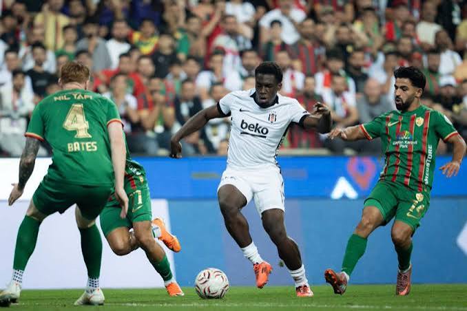 Amedspor Beşiktaş’ı Diyarbakır’da devirdi, Süper Lig’de liderliğe yükseldi