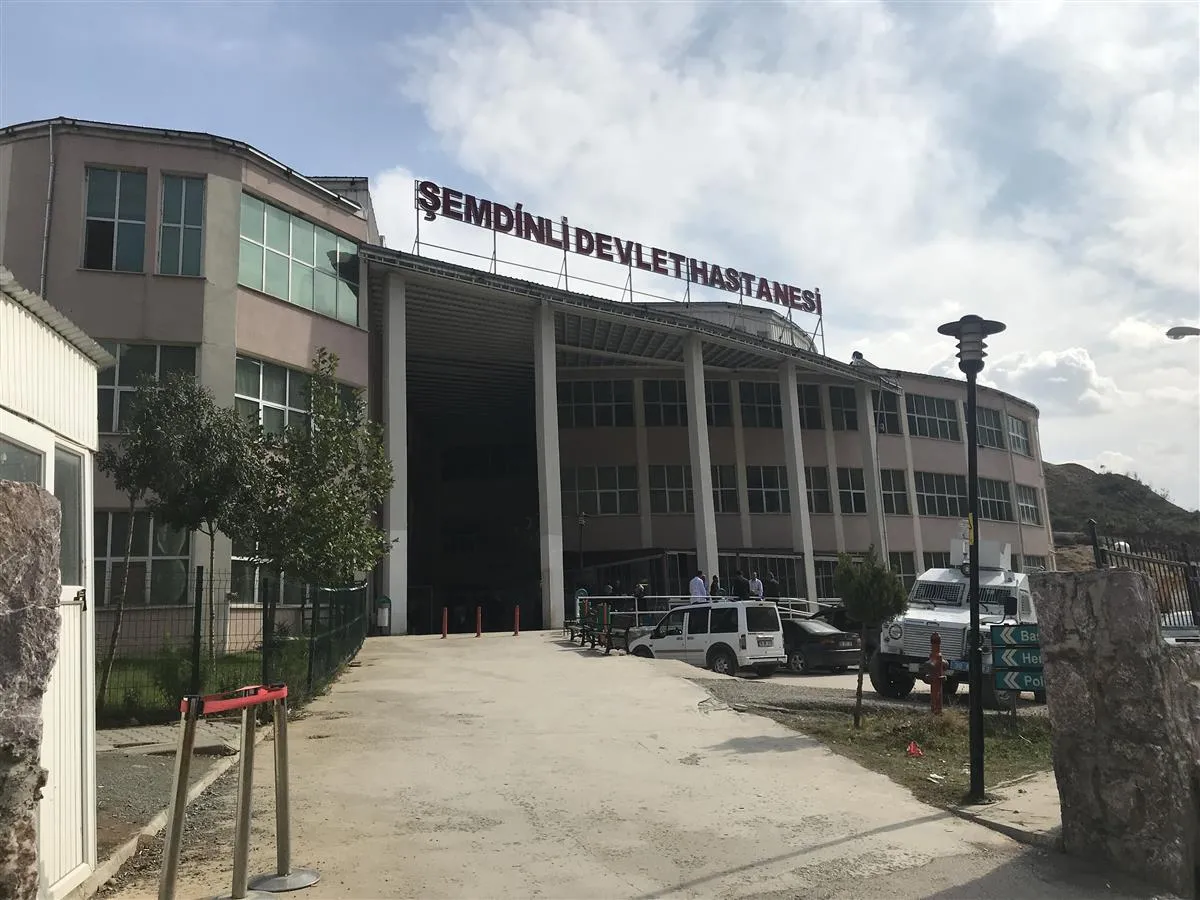 Şemdinli'de balkonda spor yaparken üçüncü kattan düştü