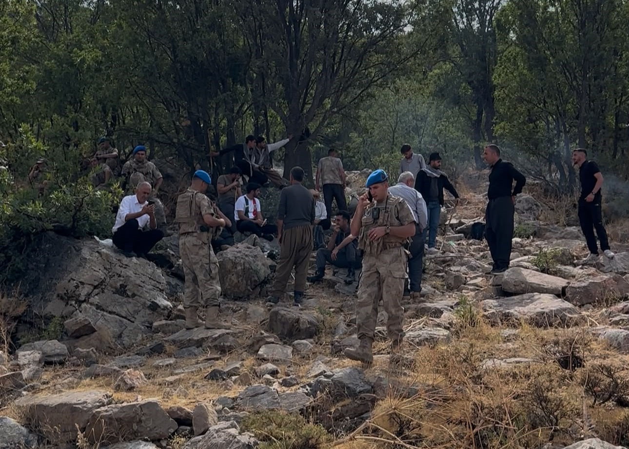 Hakkari'de sınır tartışması: Köy sakinleri yol projesine karşı çıktı