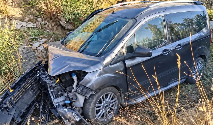 Yüksekova’da iki araç çarpıştı: 3 kişi yaralı