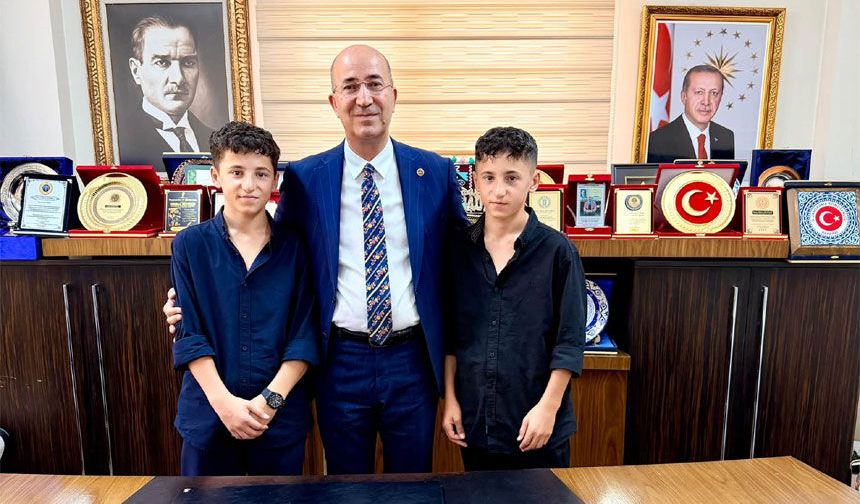 Başkan Büyüksu başarılı ikizleri ağırladı