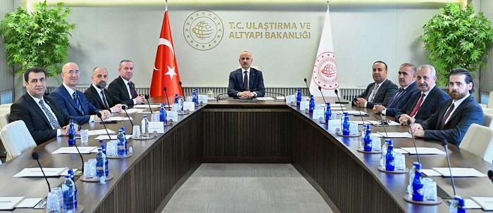AK Parti Hakkâri heyetinden Bakan Uraloğlu’na ulaşım talepleri