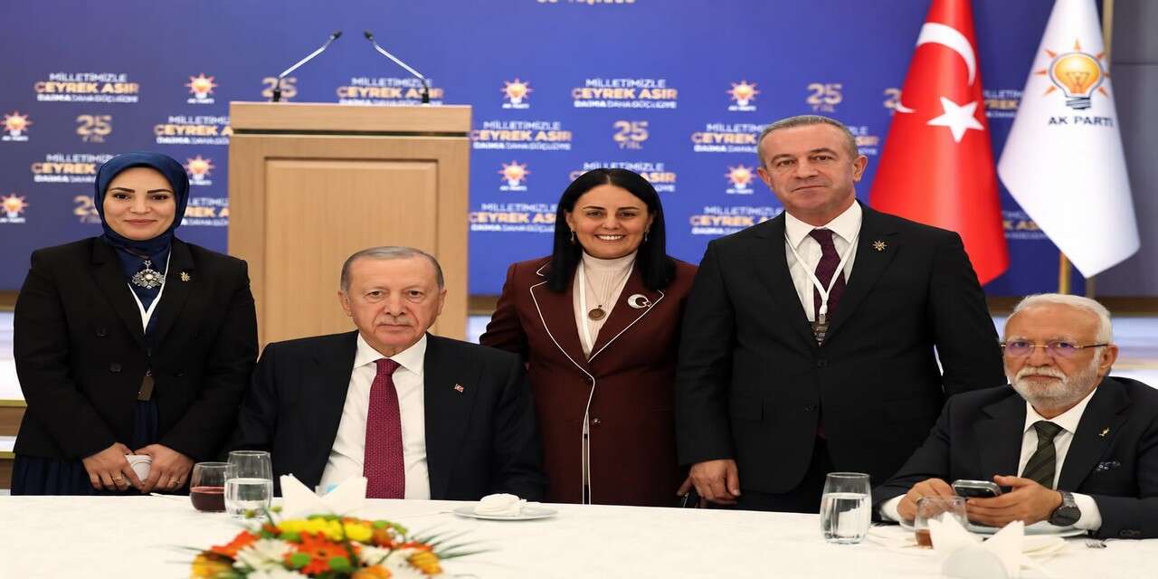 AK Parti Hakkari heyeti Cumhurbaşkanı Erdoğan ile görüştü