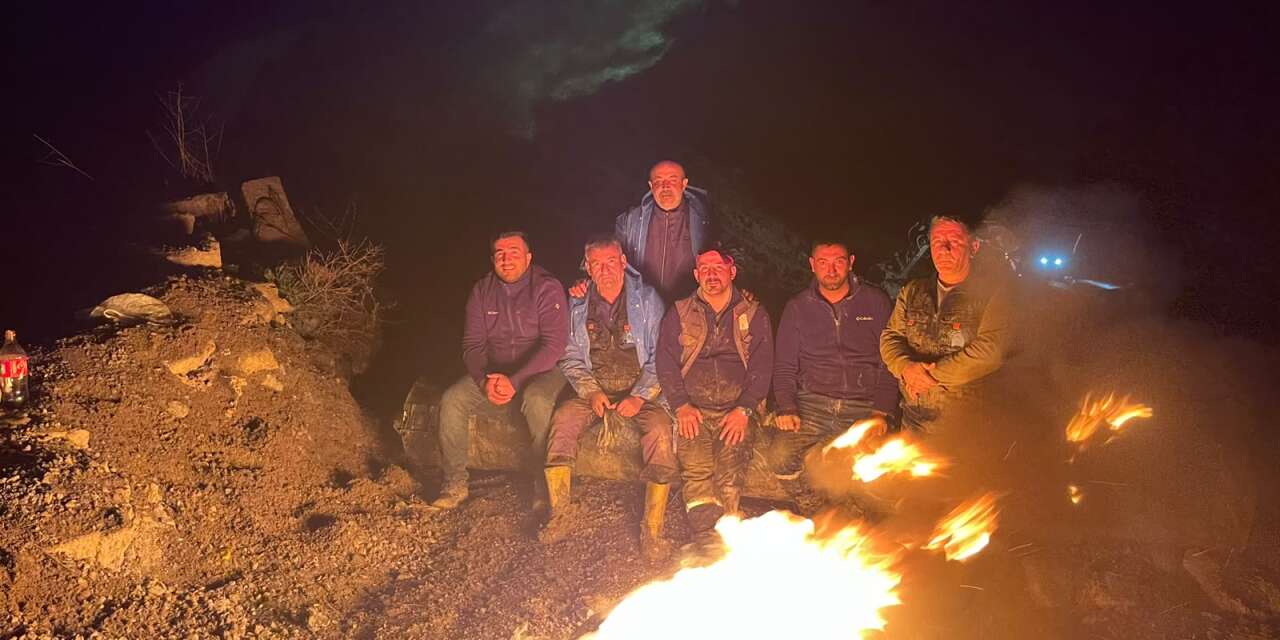 Hakkari’de içme suyu hattında gece çalışması