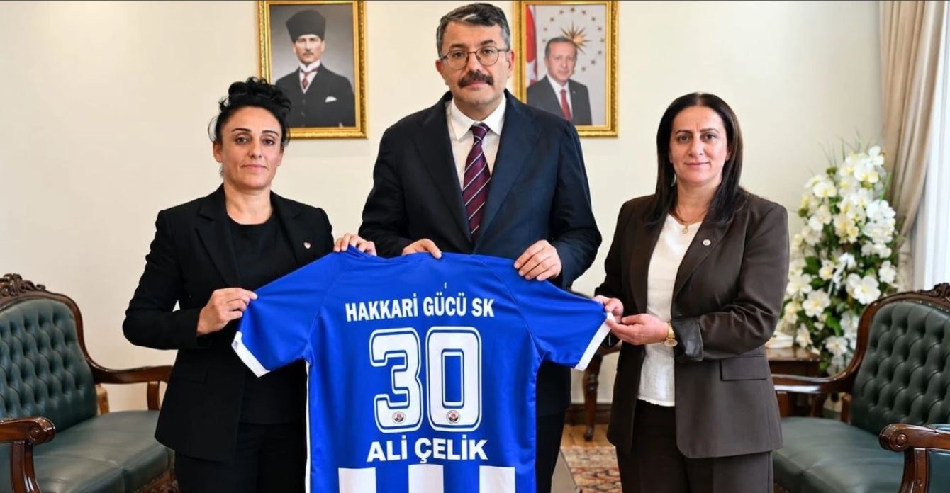 Ali Çelik’ten Hakkarigücü’ne destek: “Her zaman yanlarındayız”