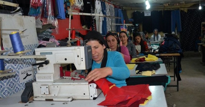 Yüksekova'da Tandır'ı Tekstil Atölyesine Çevirdi