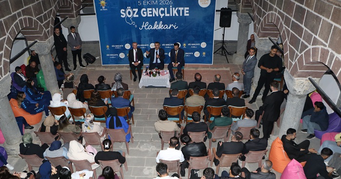 Bakan Tekin, Hakkari’de gençlerle buluştu