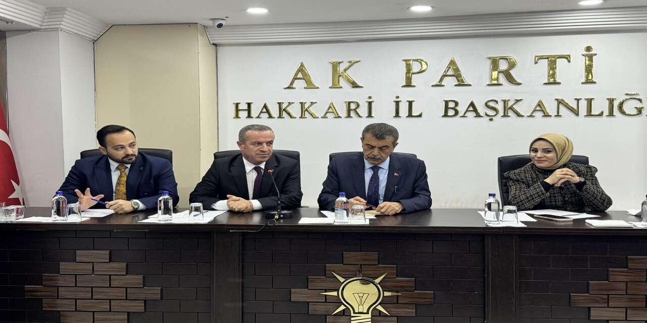 Bakan Tekin, Hakkâri’de AK Parti Teşkilatıyla Buluştu