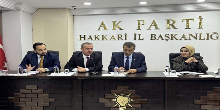 Bakan Tekin, Hakkâri’de AK Parti Teşkilatıyla Buluştu