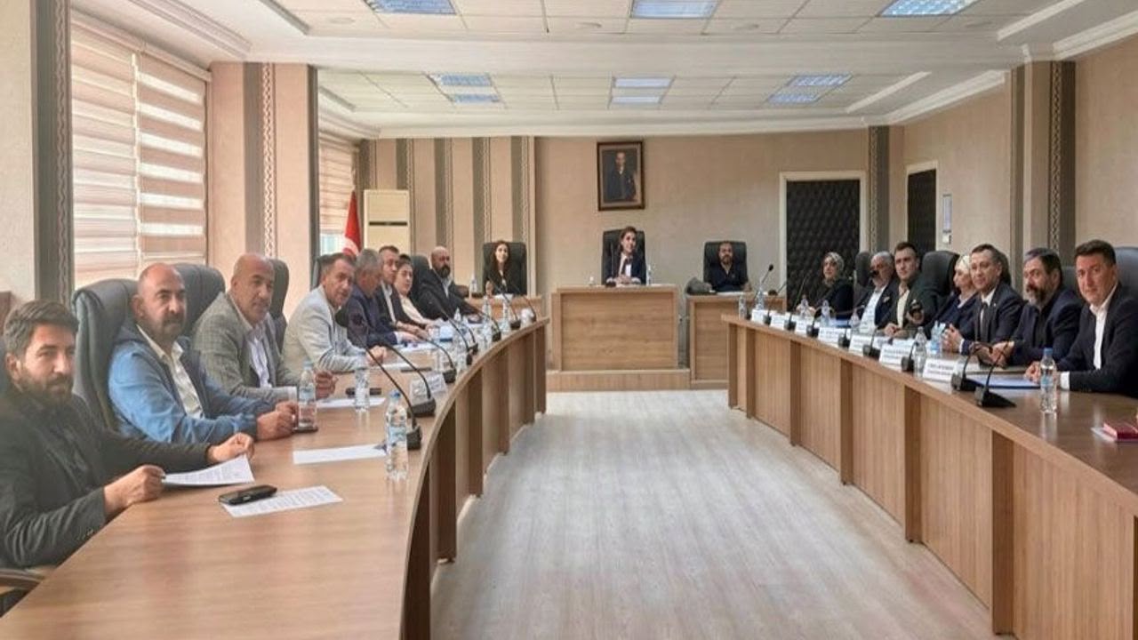 Hakkâri’de köylerin altyapı sorunları Meclis gündeminde