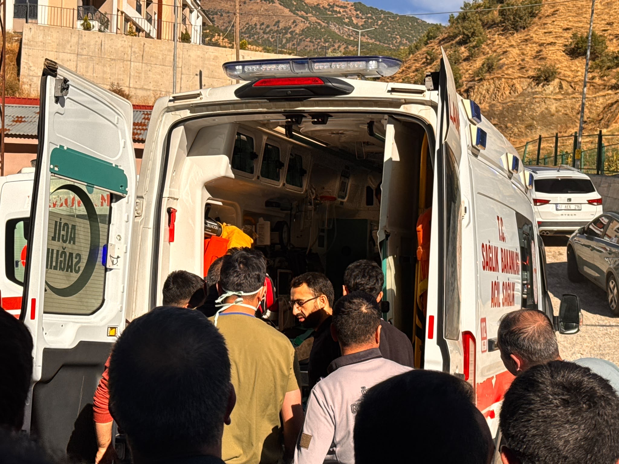 Şemdinli-Yüksekova yolunda feci kaza: 2’si ağır 7 yaralı