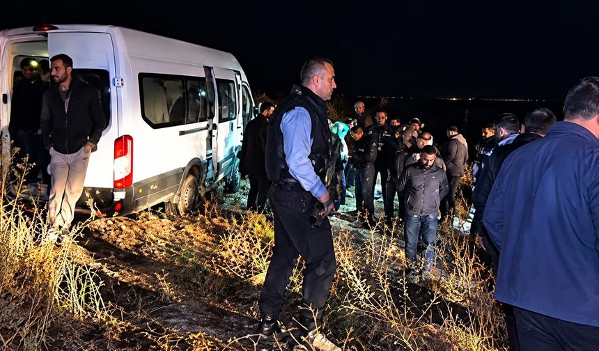 Hakkari-Van yolunda iki servis minibüsü çarpıştı: 8 yaralı