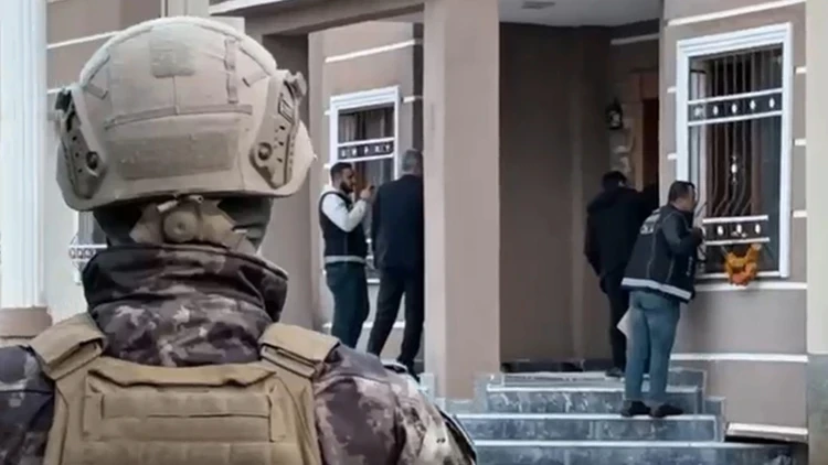 Hakkari merkezli operasyonda 148 taşınmaz ve 17 araca el konuldu