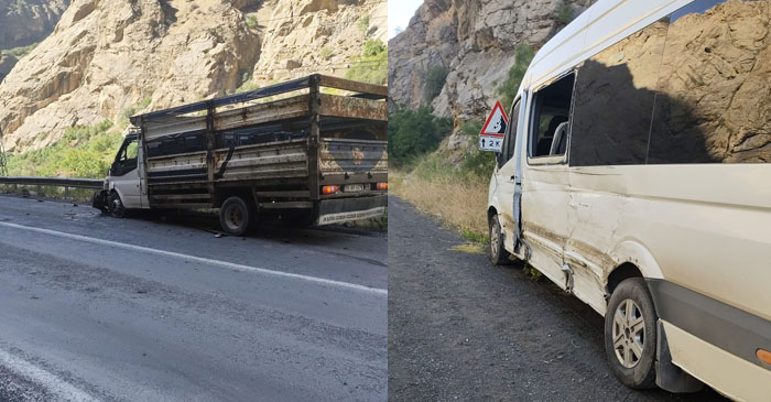 Hakkari’de kamyonet ile yolcu minibüsü çarpıştı: Yaralılar var