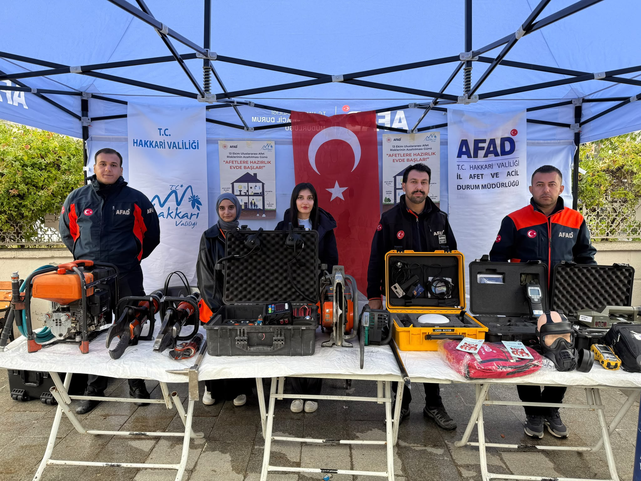 Hakkari AFAD’dan öğrencilere ve esnafa afet eğitimi