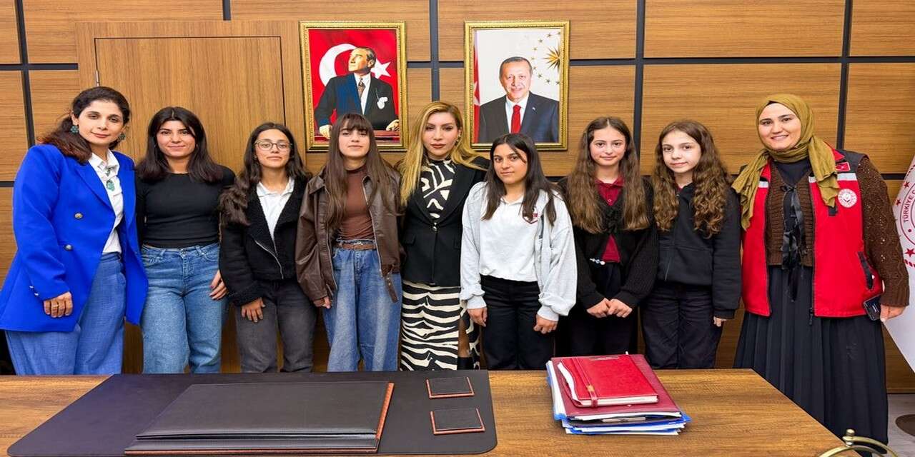 Hakkari’de kız öğrenciler kadın akademisyenlerle buluştu