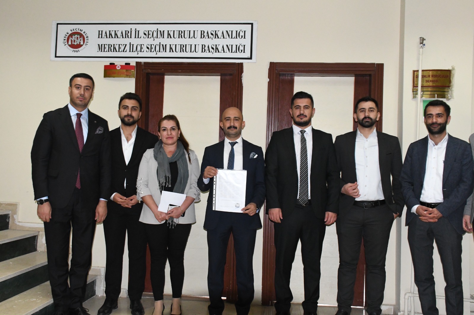 Hakkari Baro Başkanı Gülabi Seven mazbatasını aldı