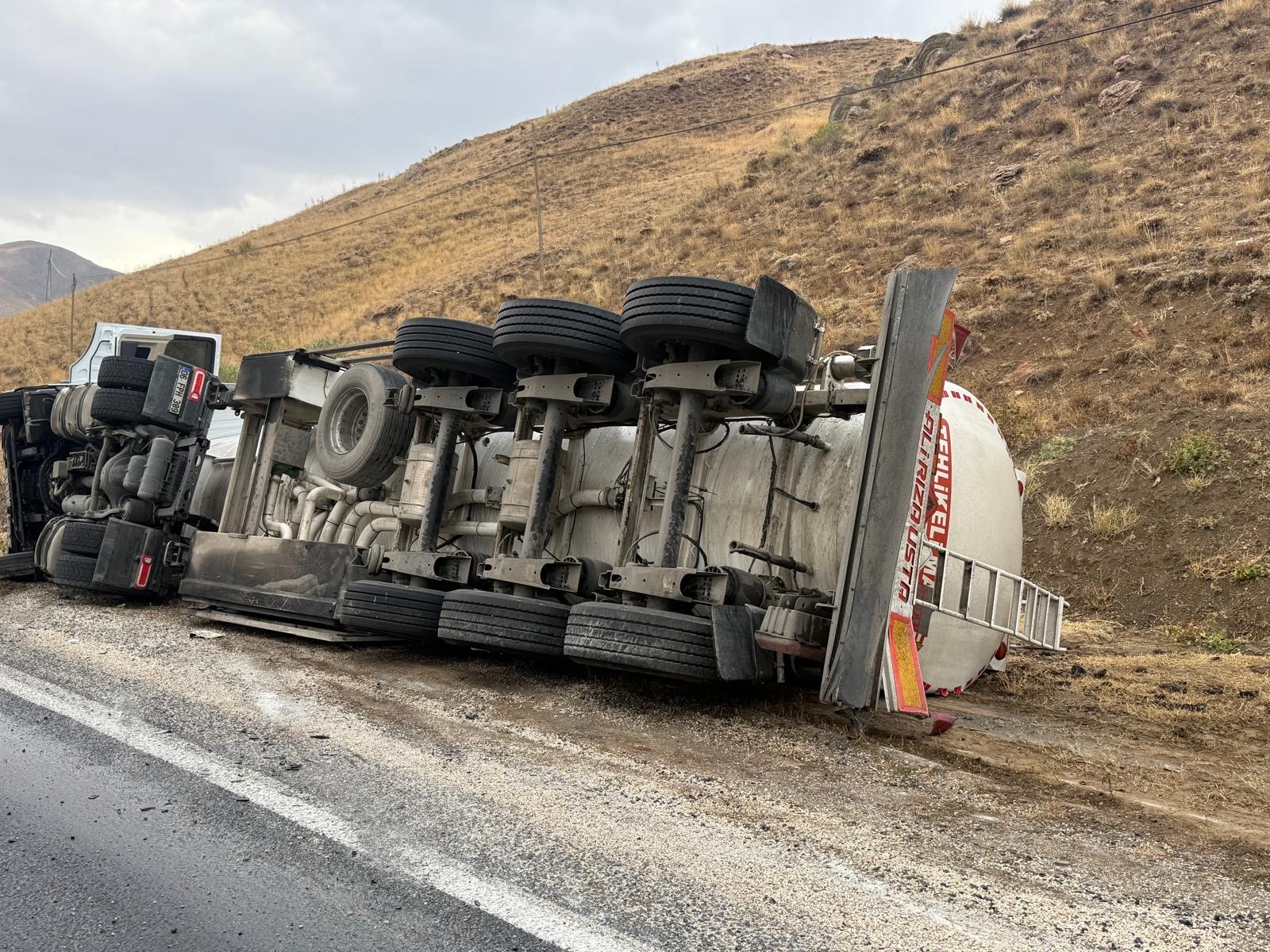 Hakkari’de yağış kabusu: Kara yolları yine tehlike saçıyor
