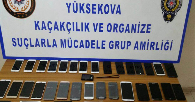Yüksekova'da 52 cep telefonu ele geçirildi