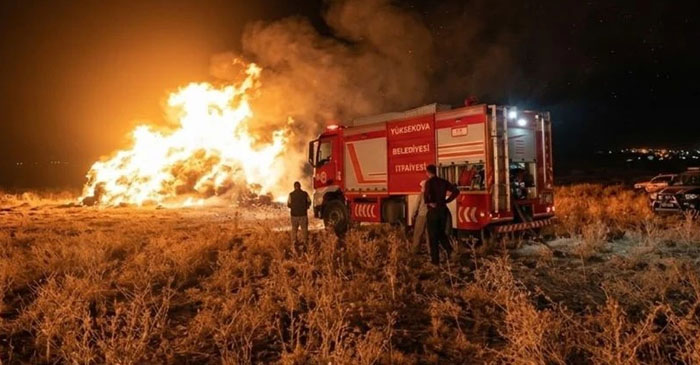 Yüksekova’da yangın: 5 bin bağ ot küle döndü