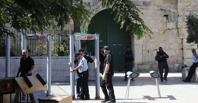 İsrail: Dedektörler kaldırılmayacak