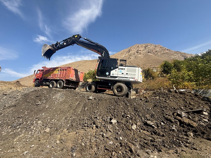 Hakkari’de yıllardır beklenen yol açıldı