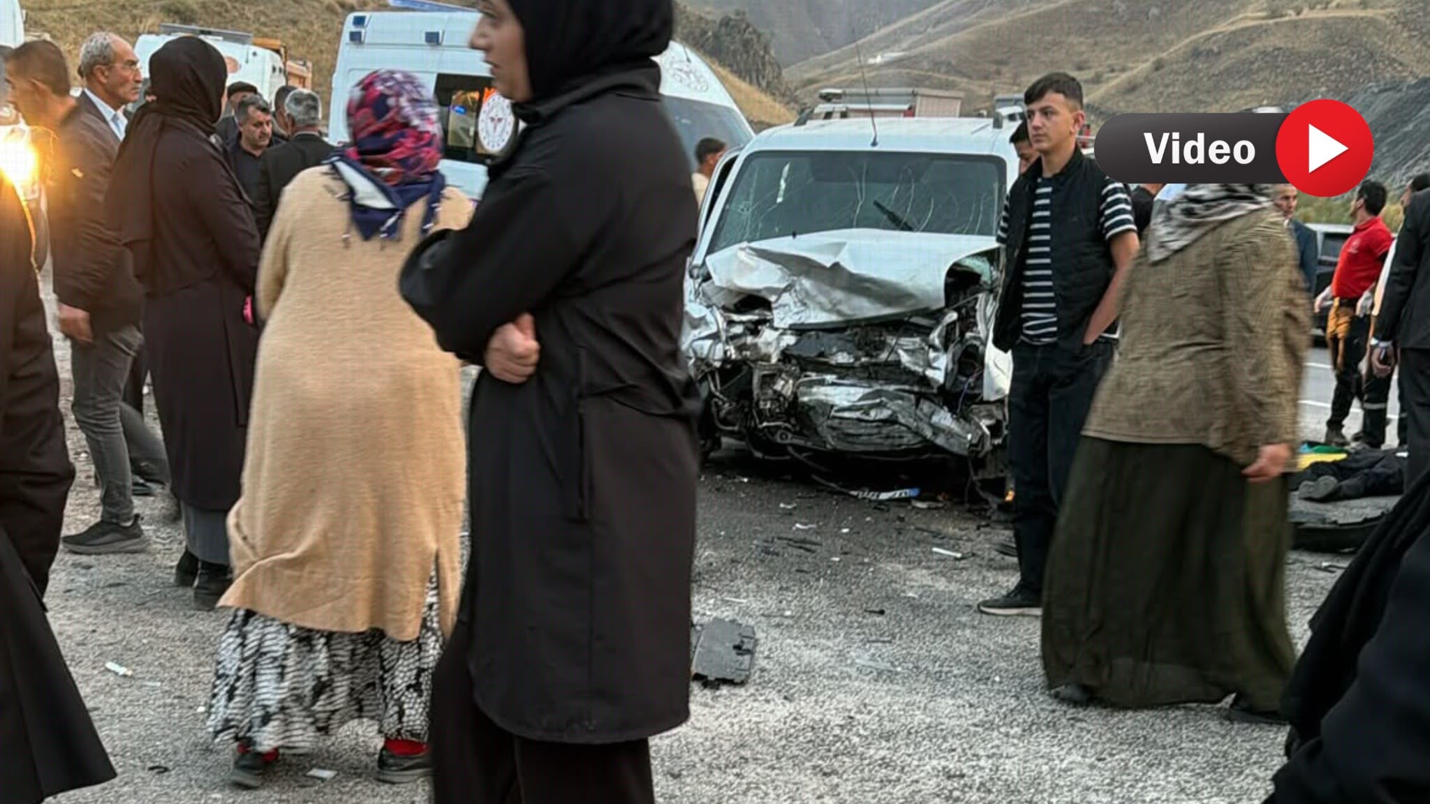 Hakkari’de feci kaza: 2’si ağır 5 yaralı
