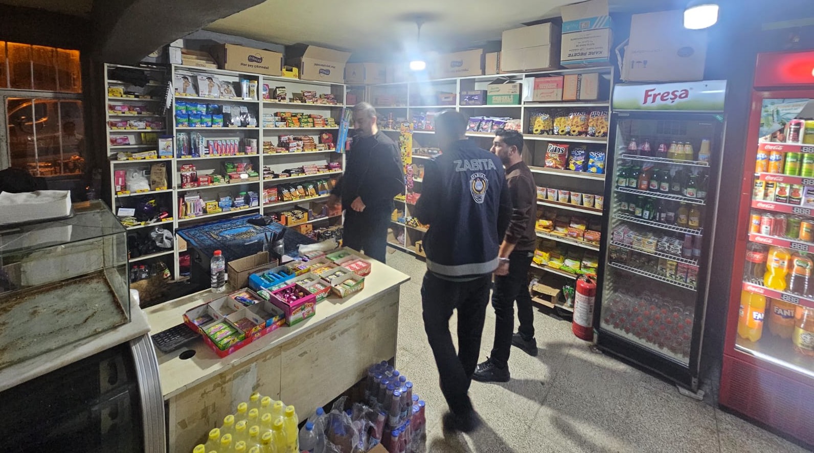 Hakkari’de Zabıta ekiplerinden gece denetimi