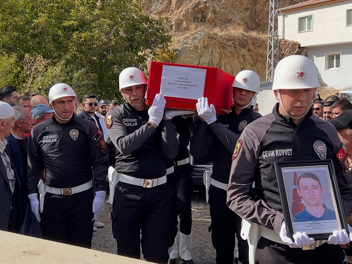 Hakkâri’deki kazada Hayatını kaybeden polis toprağa verildi