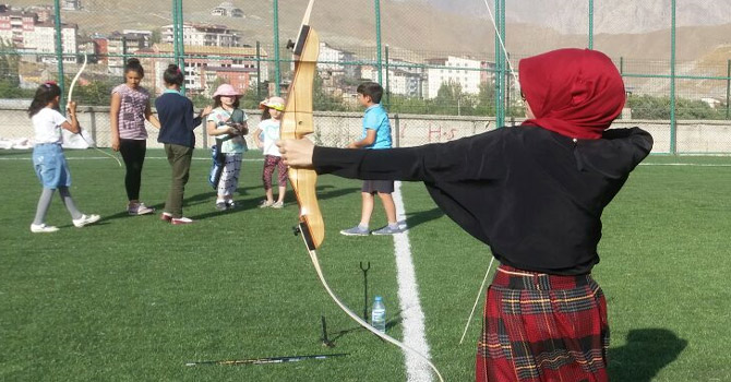 Hakkari'de okçuluk kursuna yoğun ilgi