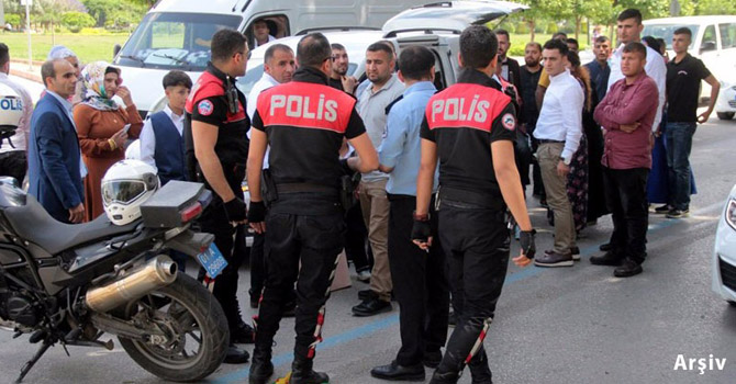 Düğünde zafer işaretine gözaltı