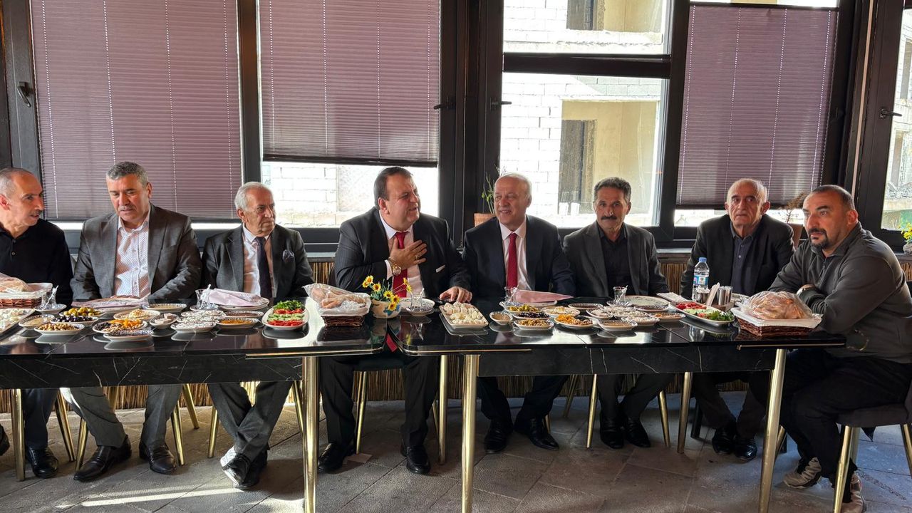 HATSO Başkan Adayı Aytekin Karahanlı esnafla kahvaltıda buluştu