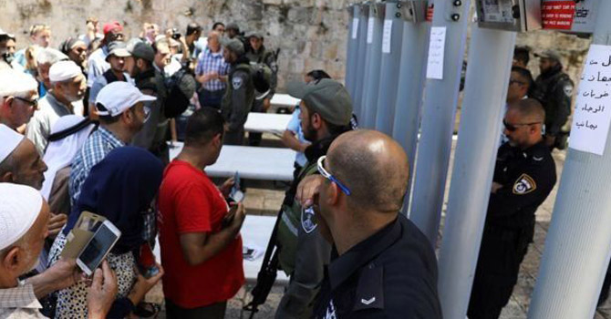 İsrail, Mescid-i Aksa'daki metal arama dedektörlerini kaldırıyor