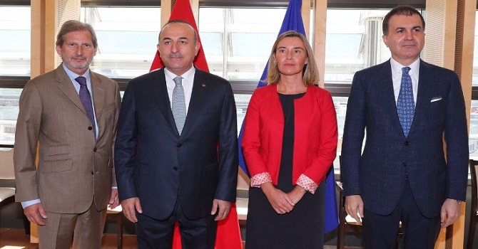 Çavuşoğlu: Son dönemde moda, gazetecileri ajan olarak kullanmak