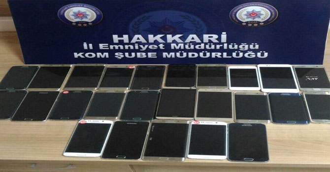 Hakkari'de 25 adet kaçak cep telefonu ele geçirildi 1 gözaltı